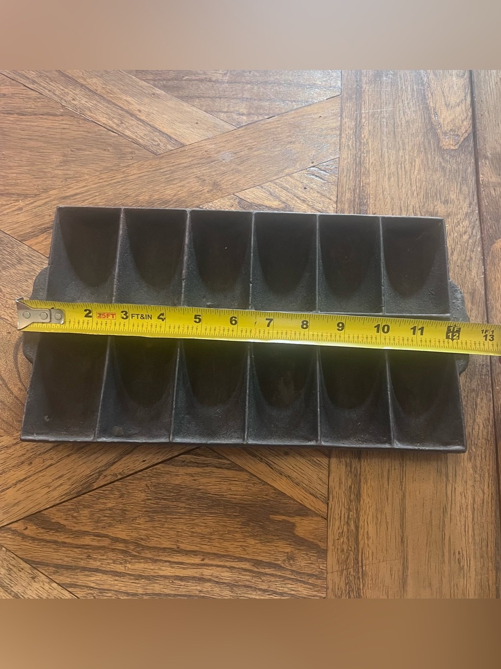 Vintage Cast Iron French Loaf/Cornbread/Muffin Pan, 12 Cavity, No Rust - Picture 11 of 13